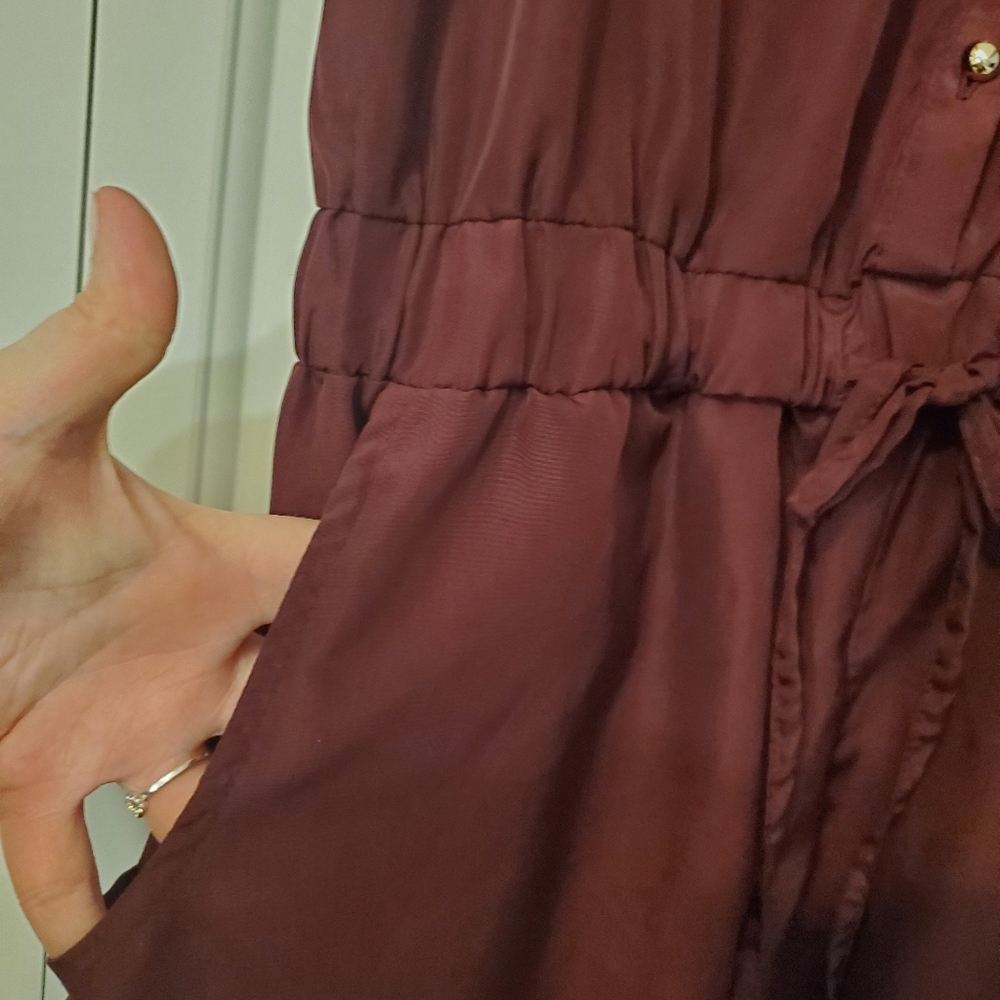 Collared button down romper.🍒 - Picture 4 of 10